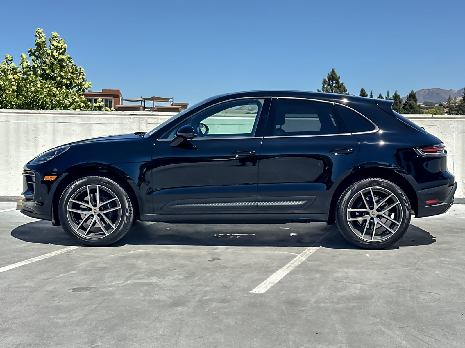 Certified 2026 Porsche Macan AWD/4WD image 3