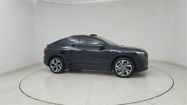 Used 2025 Audi Q4 e-tron Premium w/ Convenience Package image 60