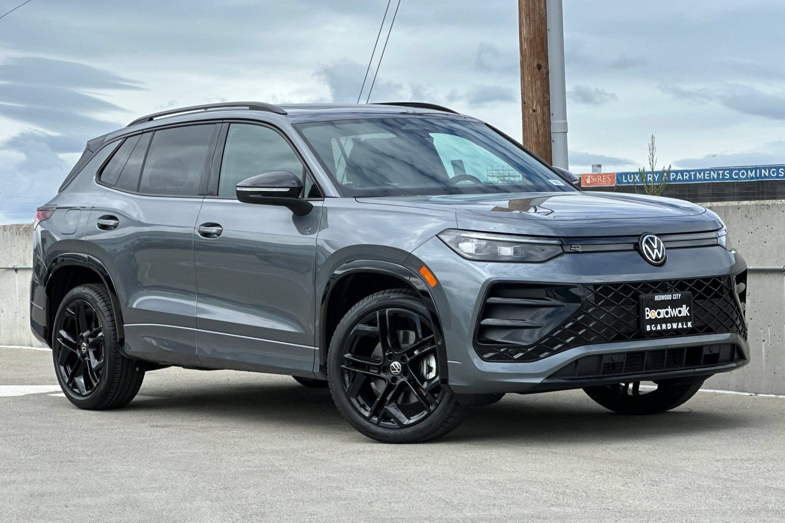 New 2026 Volkswagen Tiguan SE R-Line AWD/4WD image 2
