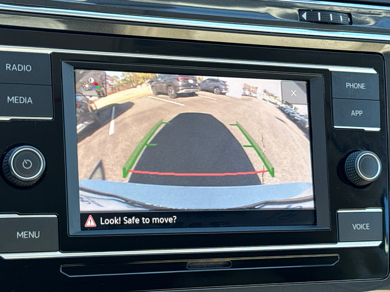 Used 2022 Volkswagen Tiguan S image 32