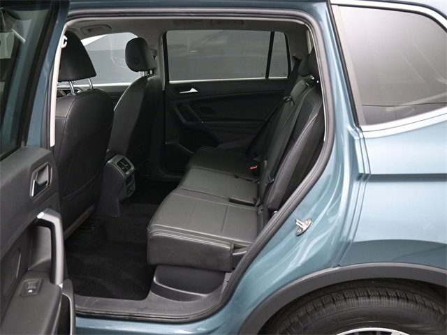 Used 2020 Volkswagen Tiguan SE w/ Panoramic Sunroof Package image 30