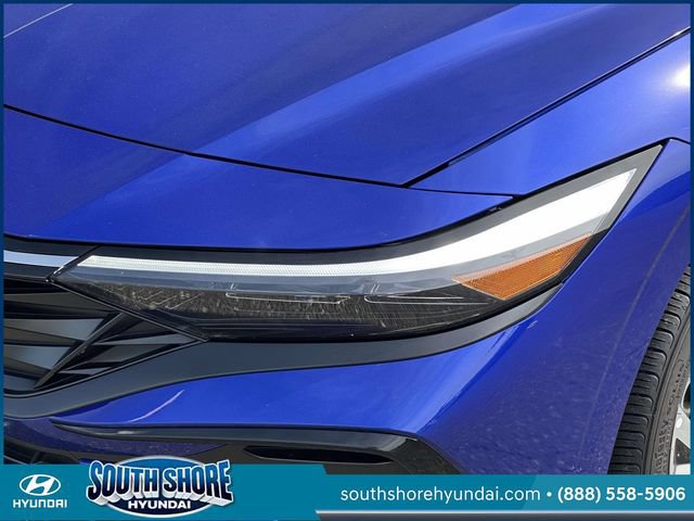 Certified 2025 Hyundai Elantra Limited FWD image 11
