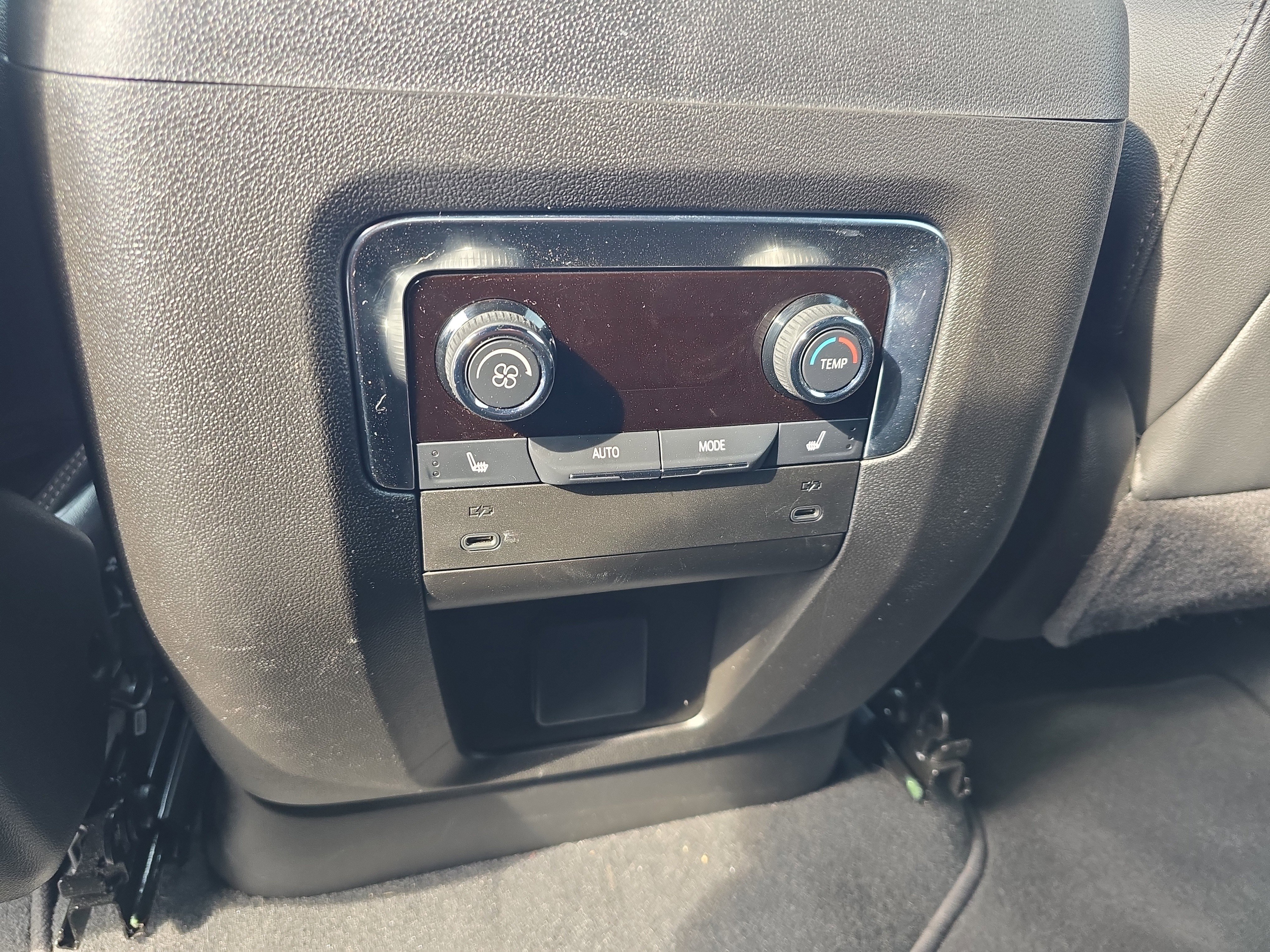 Used 2025 Chevrolet Tahoe High Country image 15