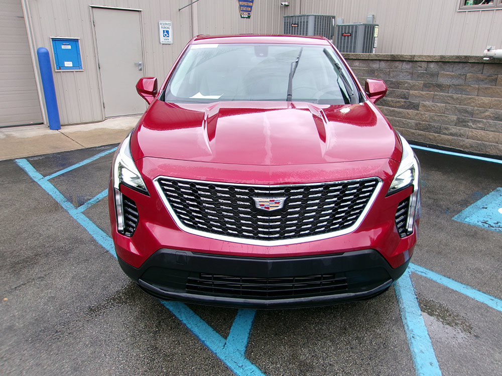 Used 2019 Cadillac XT4 Luxury w/ Cold Weather Package AWD/4WD image 2