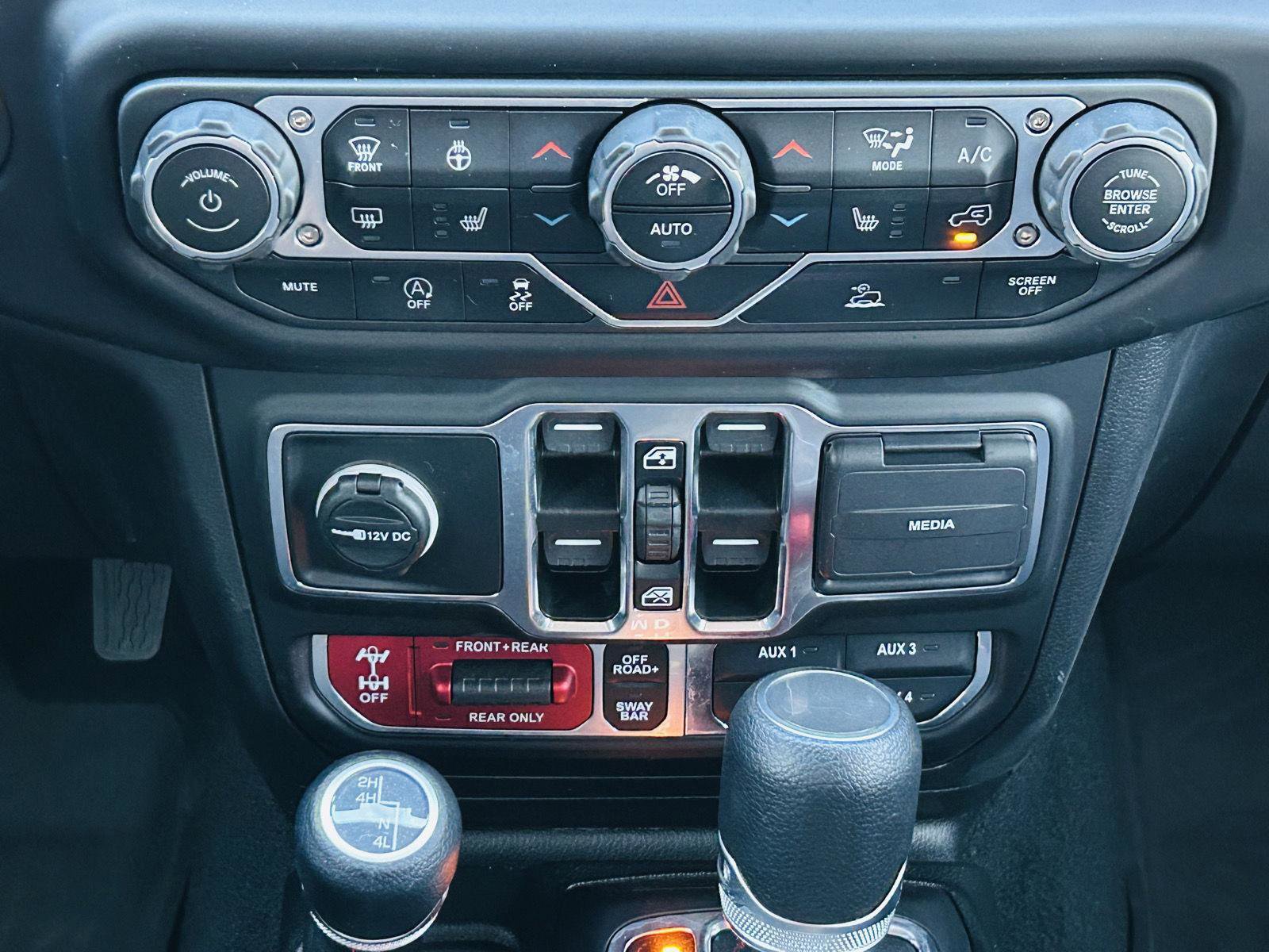 Used 2023 Jeep Wrangler Unlimited Rubicon w/ Cold Weather Group image 18