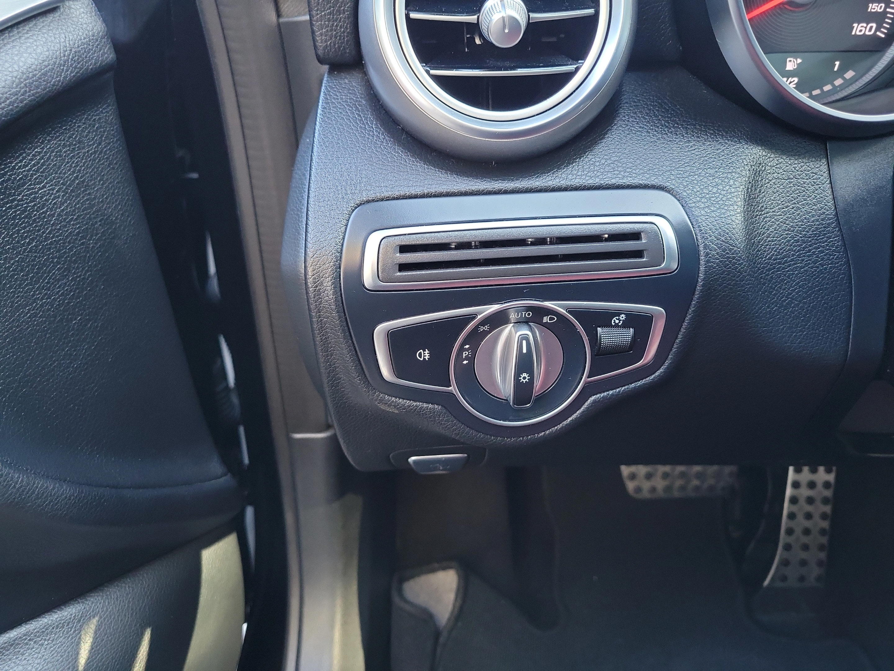Used 2018 Mercedes-Benz C 300 Coupe image 28