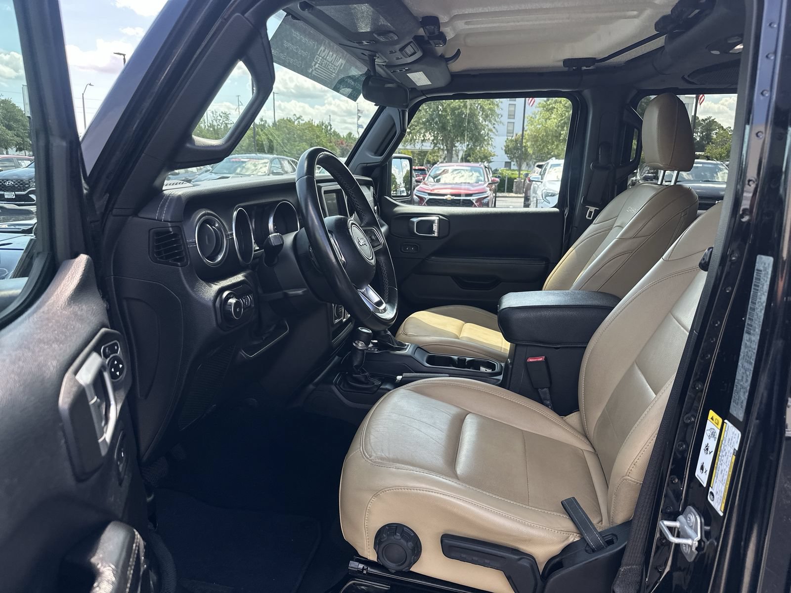 Used 2018 Jeep Wrangler Unlimited Sahara w/ Safety Group AWD/4WD image 16