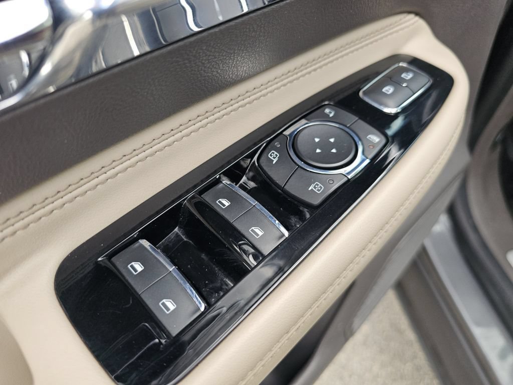 Used 2021 Lincoln Corsair AWD w/ Premium Package image 30