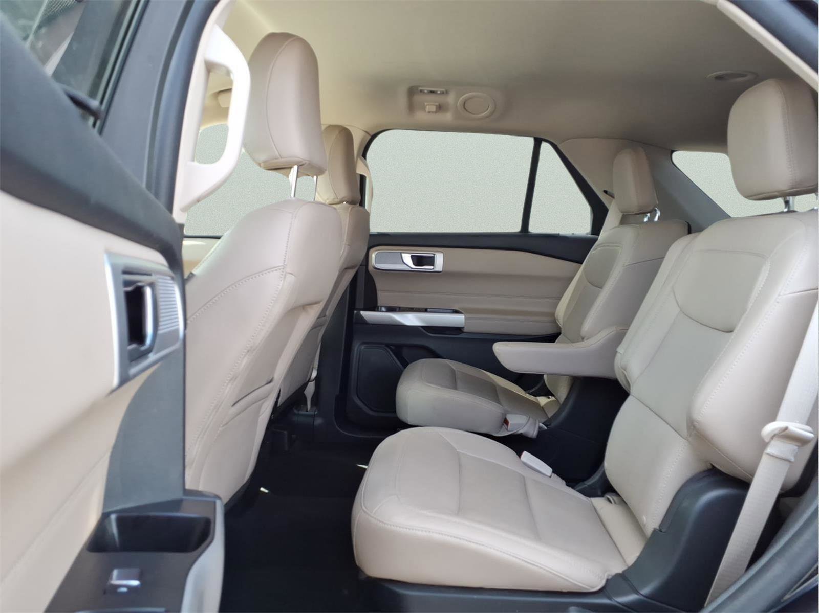 Used 2023 Ford Explorer Limited w/ Equipment Group 301A AWD/4WD image 11