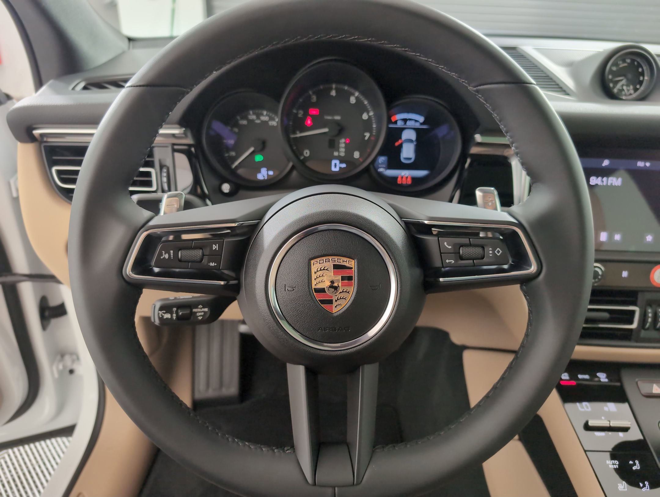 Used 2025 Porsche Macan AWD/4WD image 27