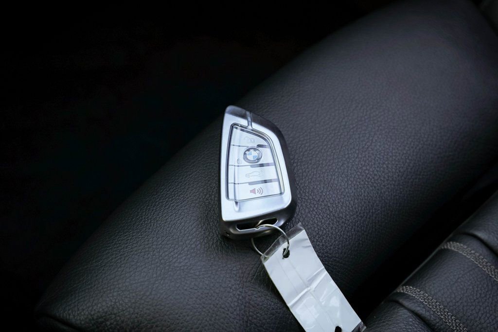 Used 2022 BMW M550i xDrive AWD/4WD image 9
