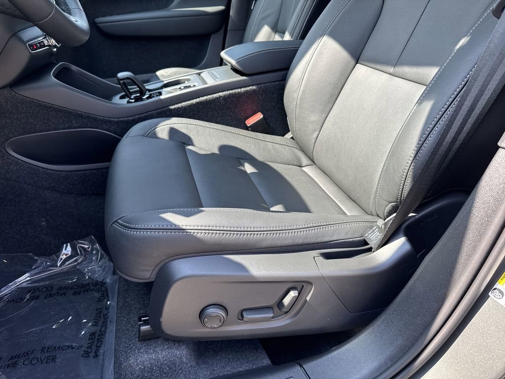 New 2026 Volvo XC40 B5 Core w/ Protection Package Premier image 17