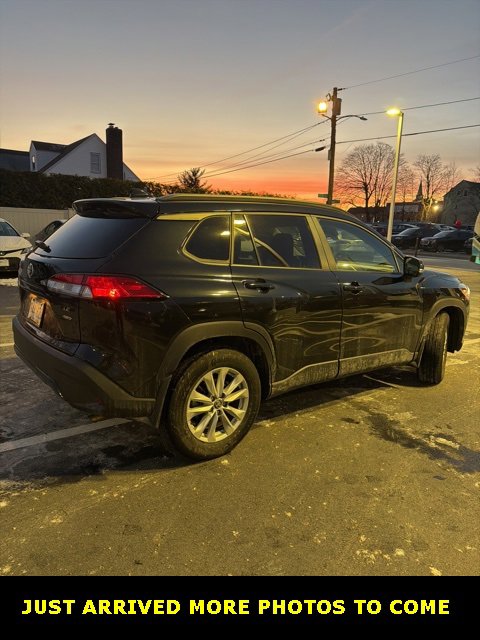 Used 2023 Toyota Corolla Cross LE image 2