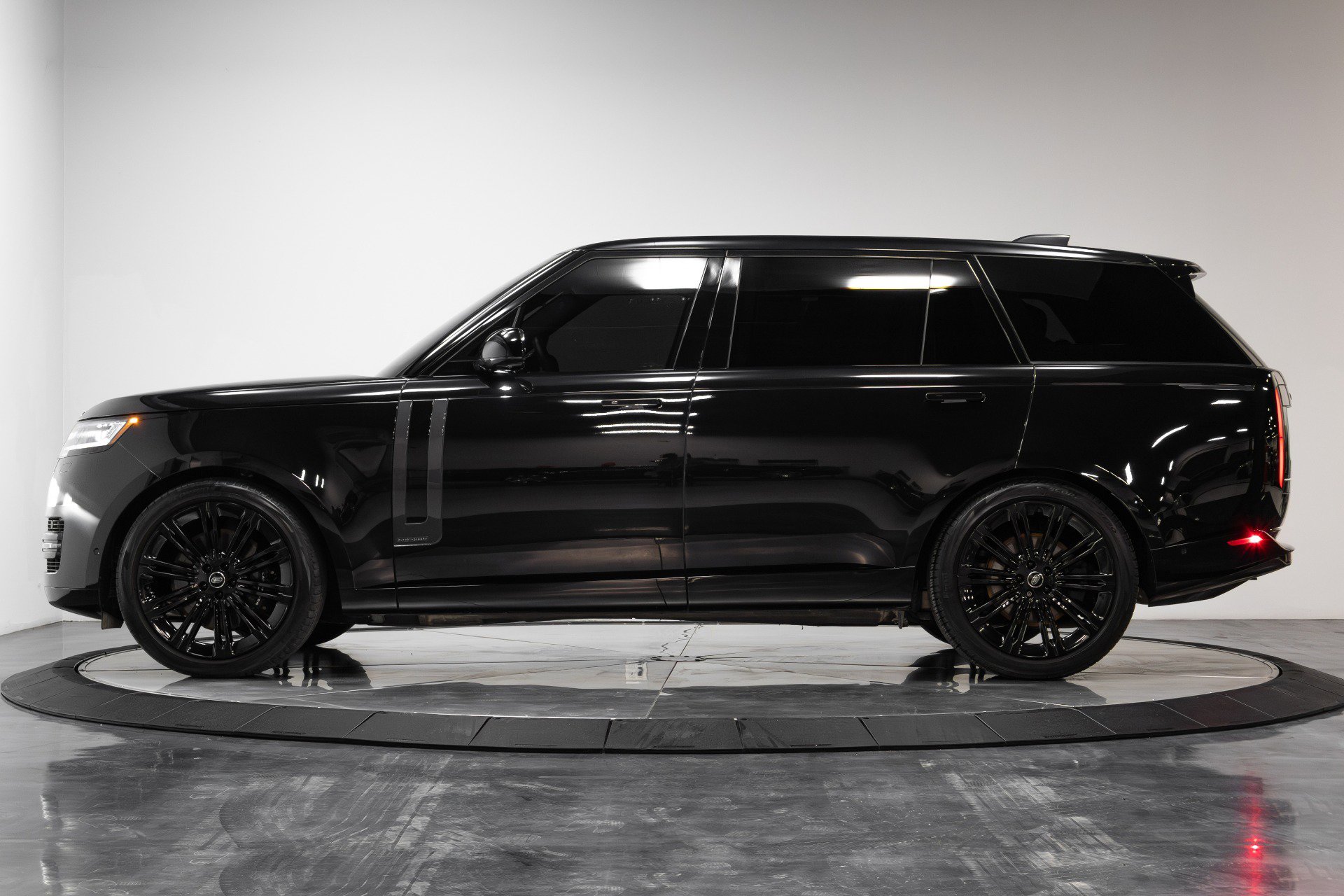 Used 2023 Land Rover Range Rover Long Wheelbase Autobiography image 22