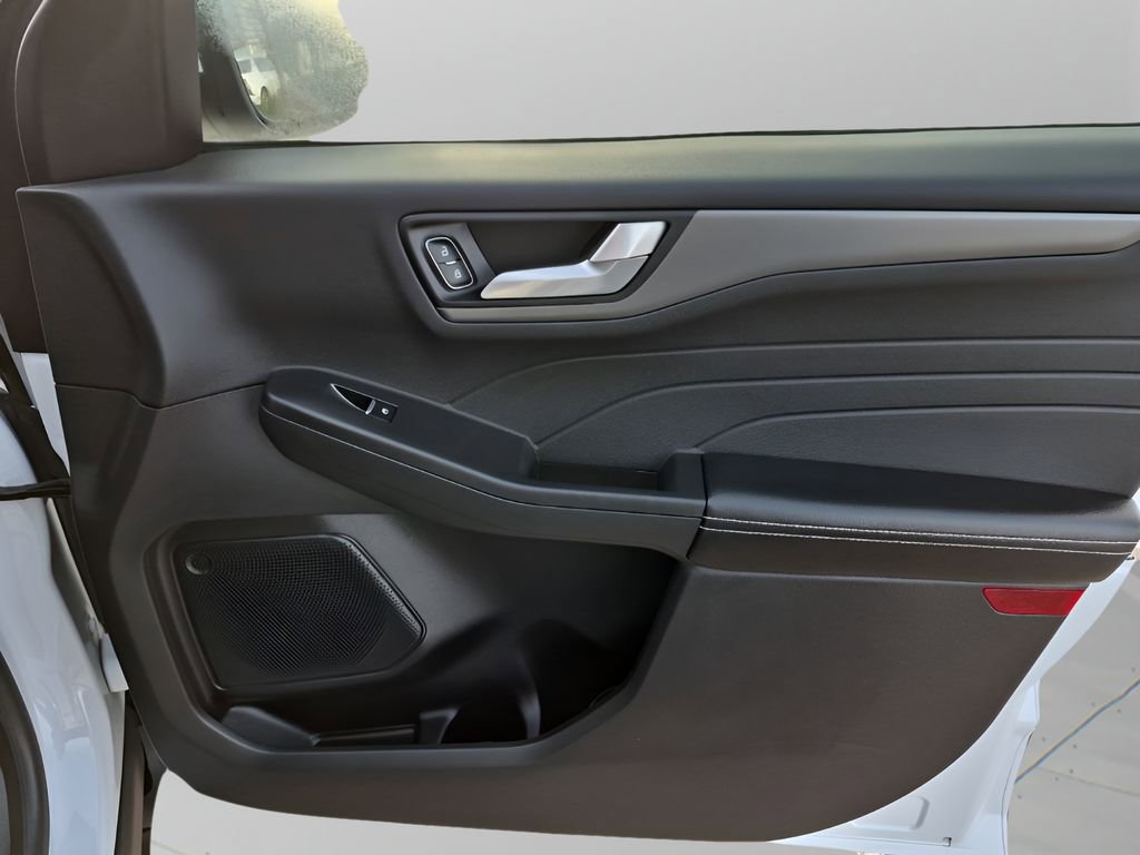 Used 2023 Ford Escape SE image 13