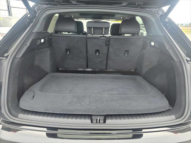 Used 2024 Audi Q4 e-tron Premium Plus w/ Premium Plus image 18