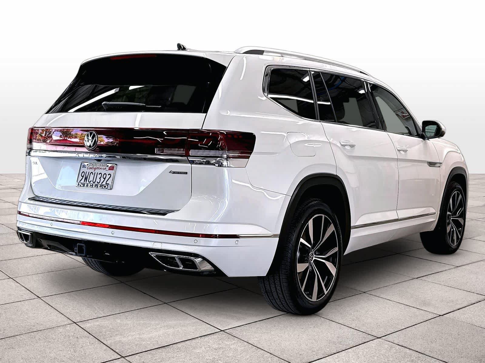 Certified 2026 Volkswagen Atlas SEL Premium R-Line AWD/4WD image 9