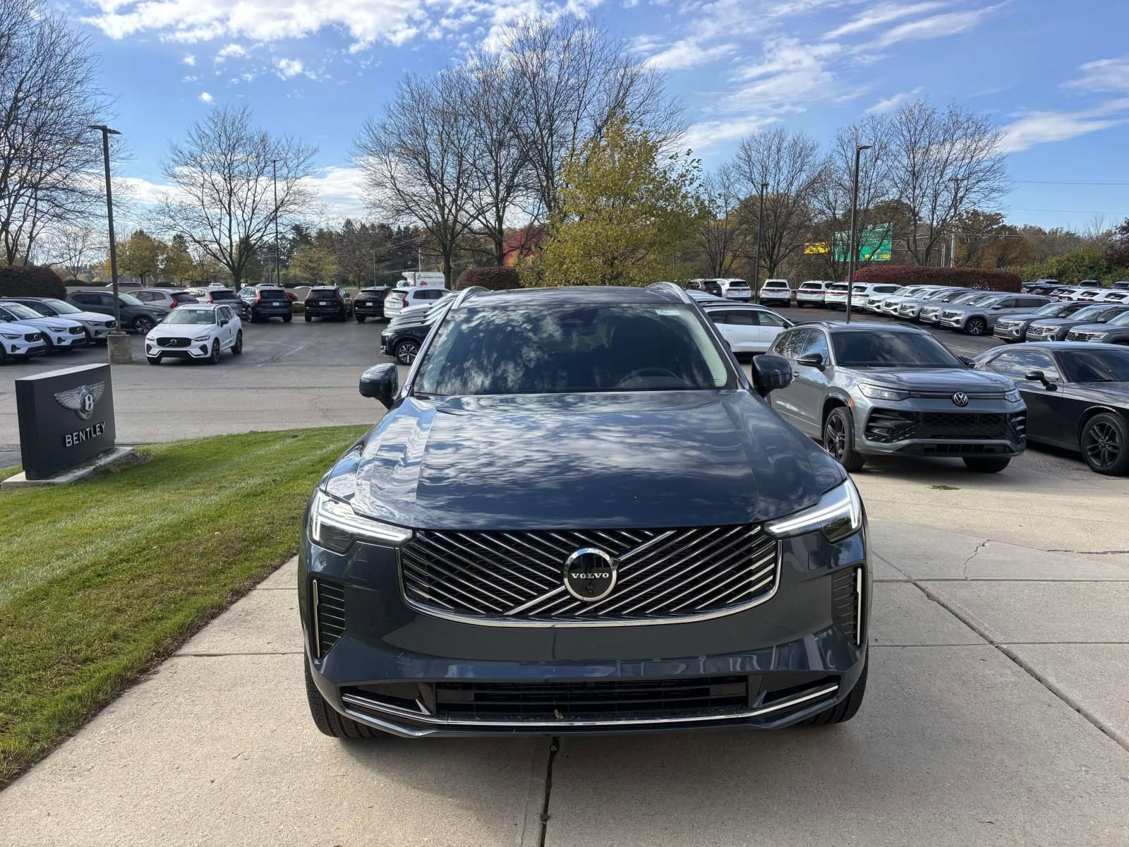 New 2026 Volvo XC90 B5 Plus w/ Protection Package Premier image 2