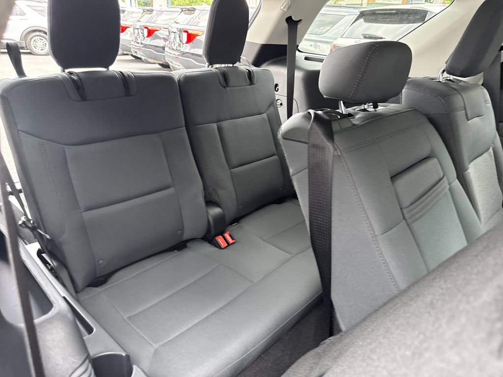 Used 2025 Ford Explorer Active AWD/4WD image 30