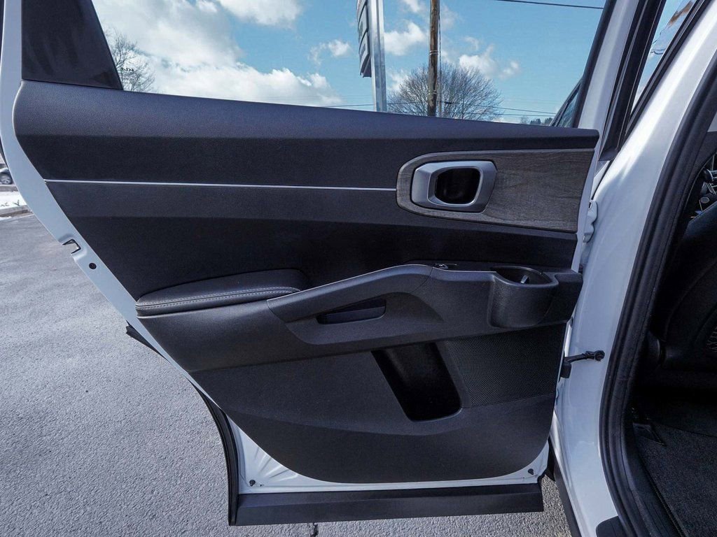 Used 2022 Kia Sorento S image 13