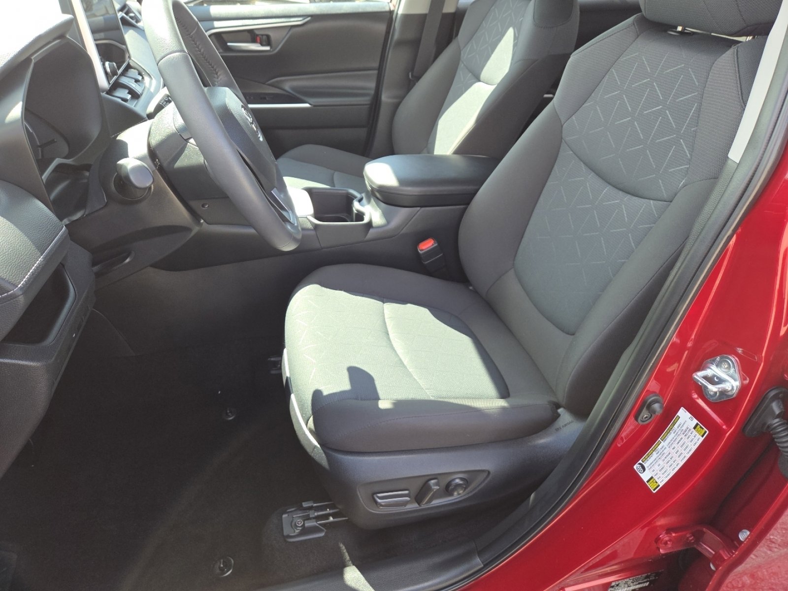 Used 2025 Toyota RAV4 XLE w/ Convenience Package image 25