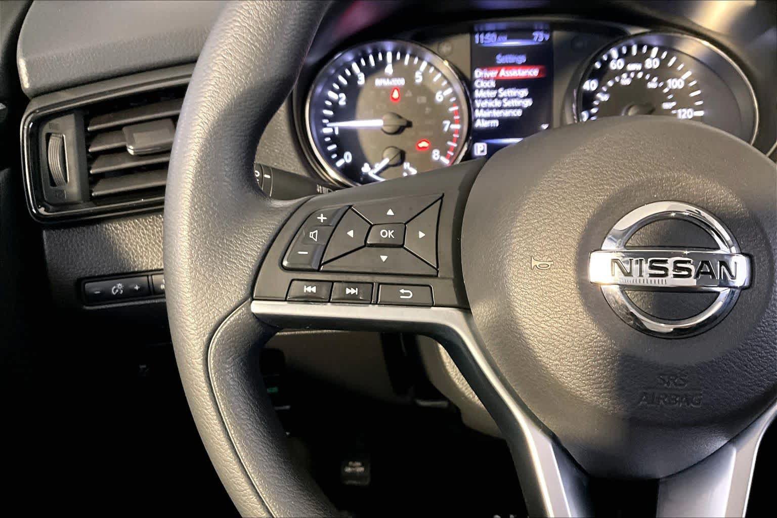 Used 2017 Nissan Rogue Sport SV AWD/4WD image 24