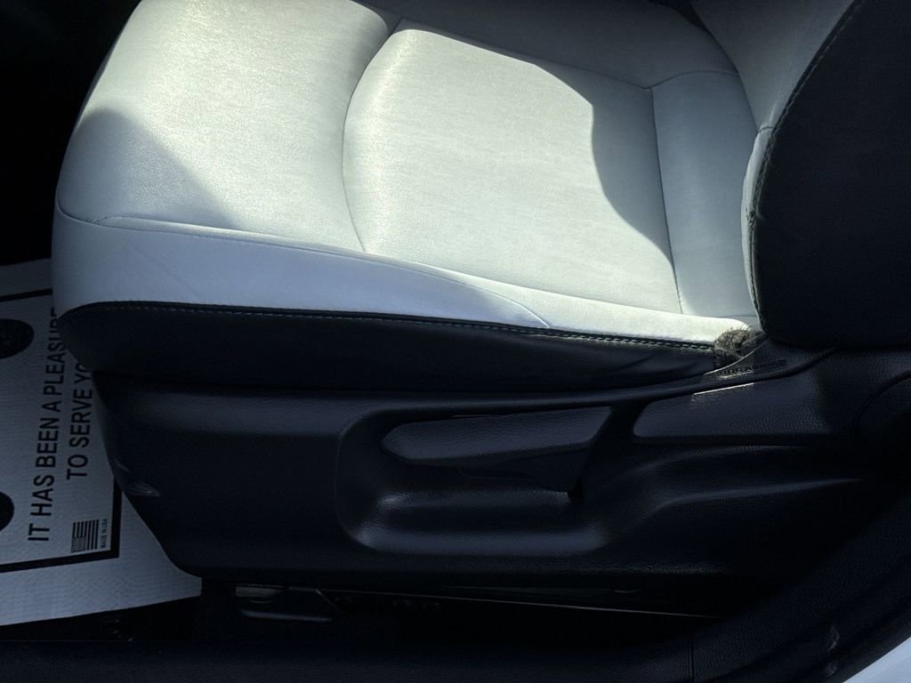 Used 2019 Toyota Prius XLE image 13