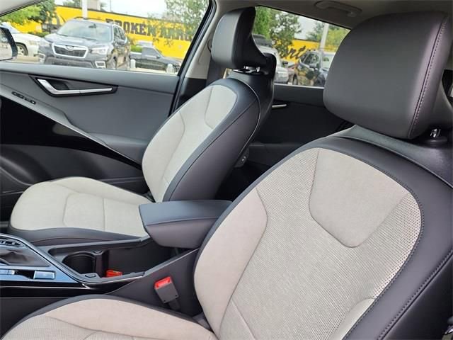 New 2025 Kia Niro SX Touring image 14