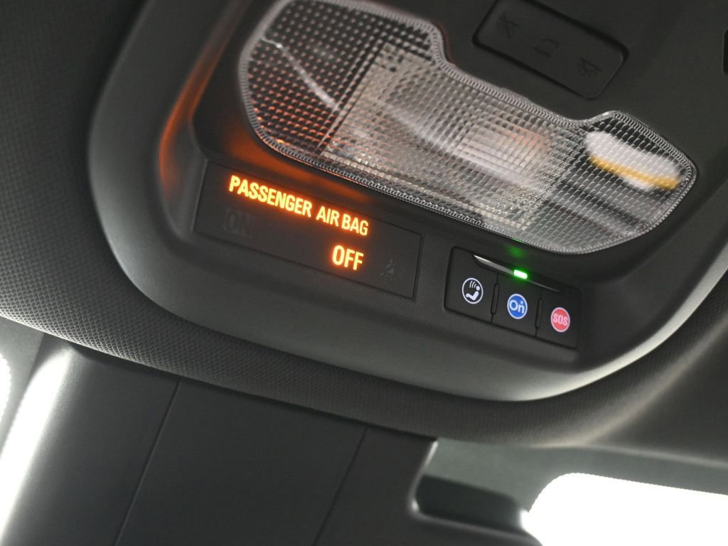 Used 2025 Chevrolet Trax RS w/ Driver Confidence Package image 19