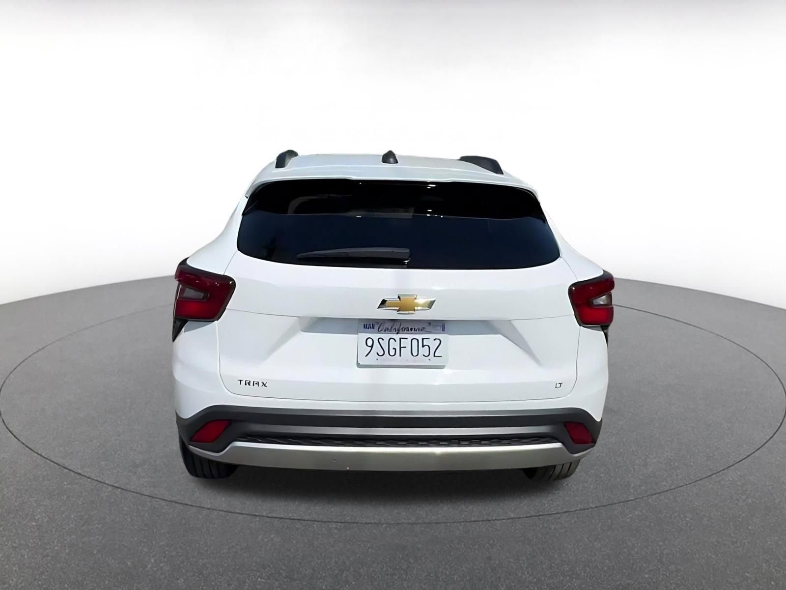 Used 2025 Chevrolet Trax LT FWD image 7