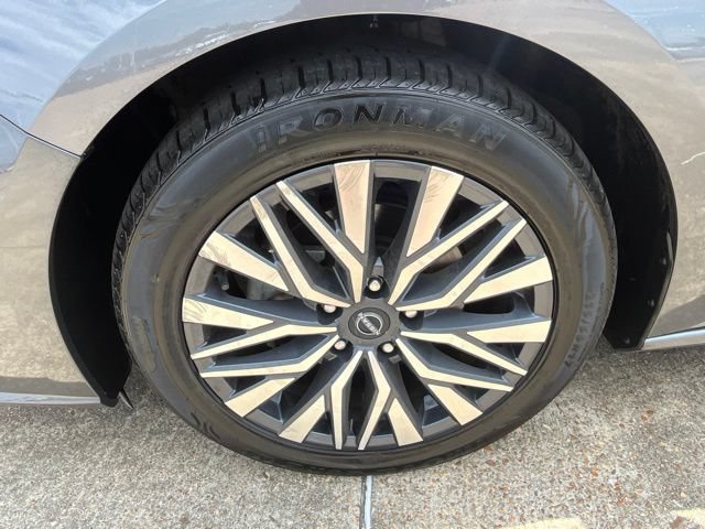 Used 2024 Nissan Altima 2.5 SV FWD image 8