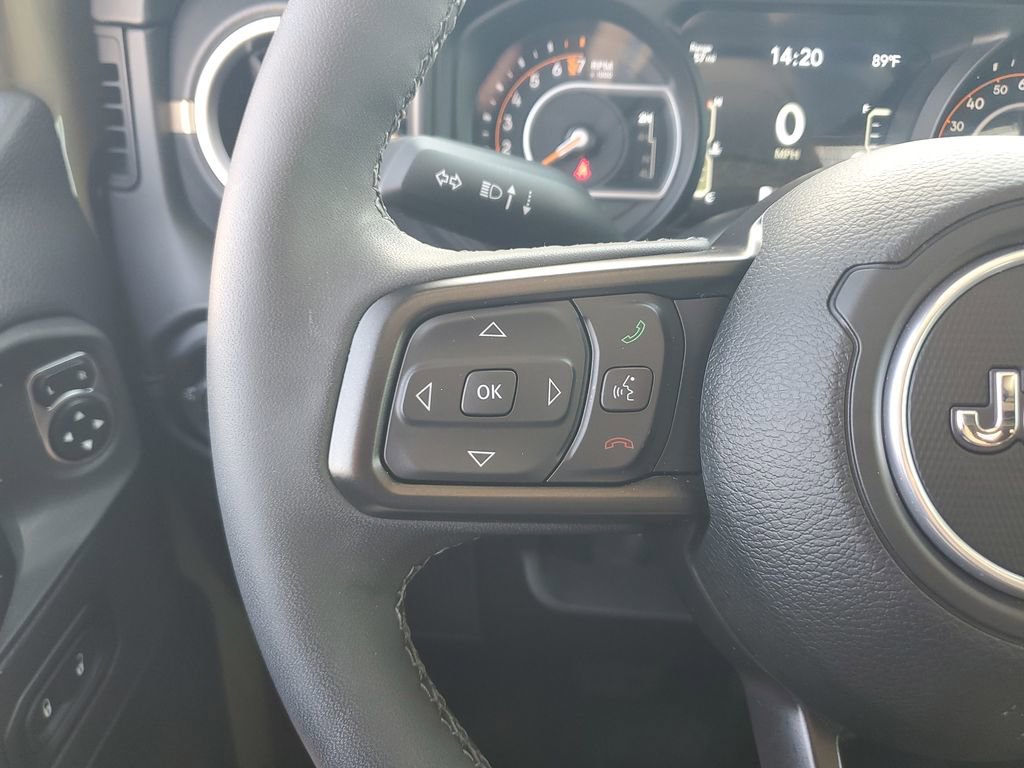 Used 2025 Jeep Gladiator Sport image 25