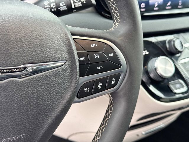 Used 2023 Chrysler Pacifica Touring-L FWD image 31