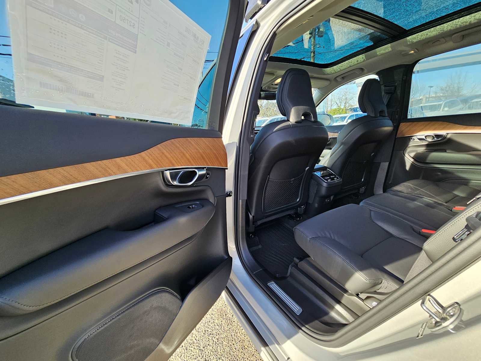 Used 2025 Volvo XC90 B6 Core w/ Protection Package Premier image 24