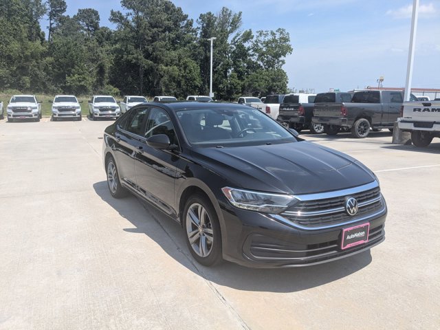 Used 2024 Volkswagen Jetta SE FWD image 3