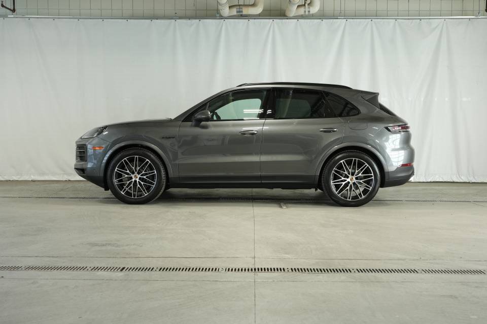 New 2025 Porsche Cayenne E-Hybrid image 2