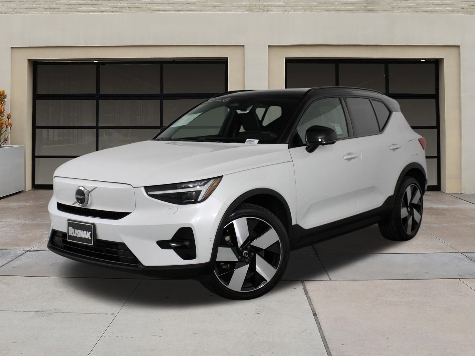 Certified 2023 Volvo XC40 Recharge Ultimate image 3