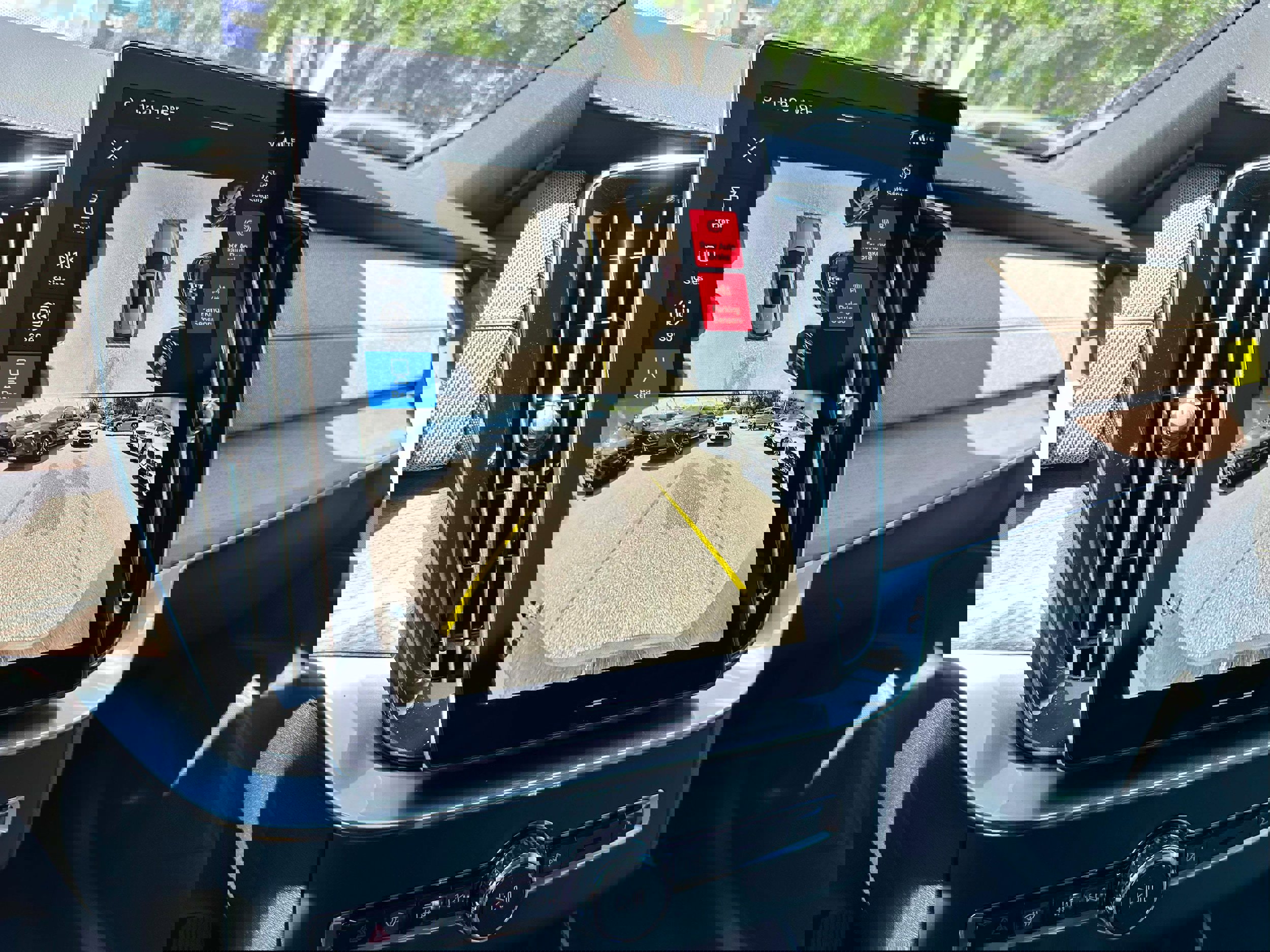 New 2026 Volvo XC90 B6 Plus w/ Protection Package Premier image 23