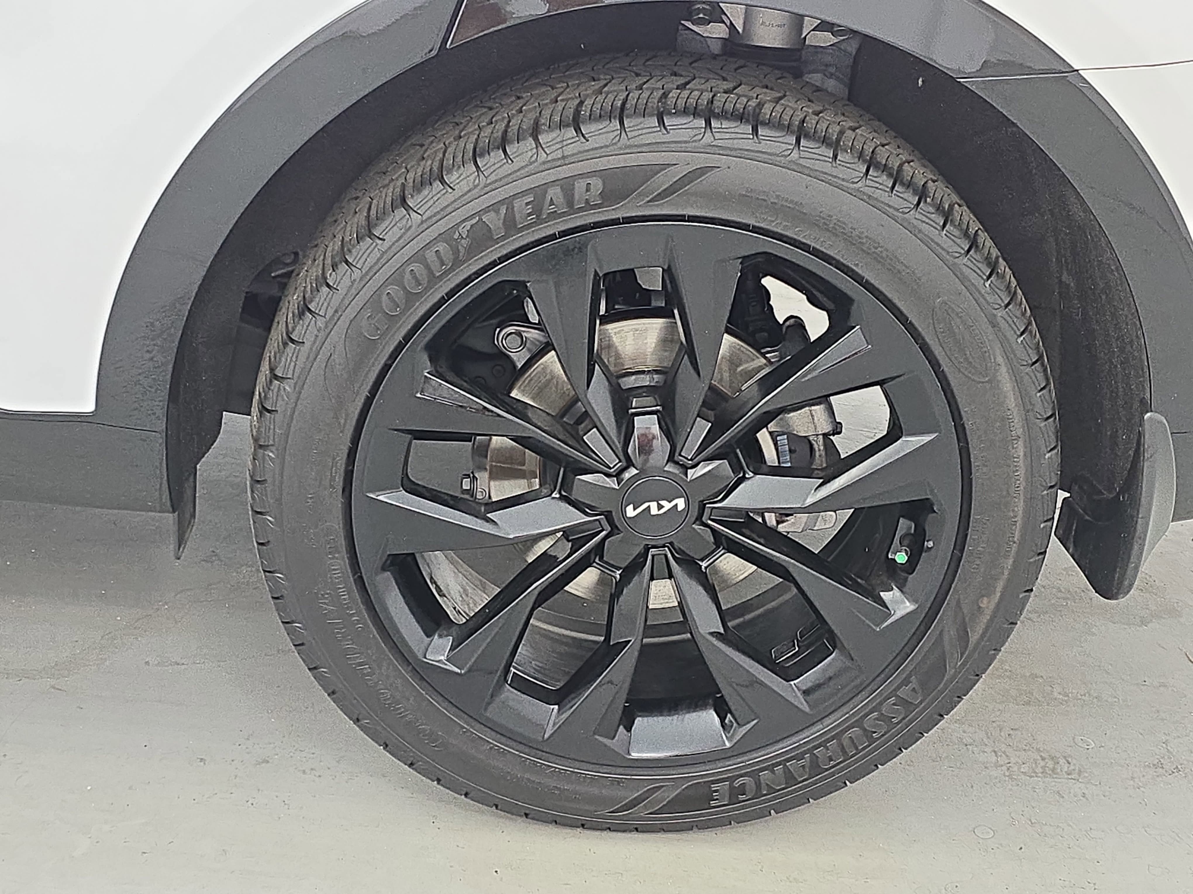Used 2023 Kia Sorento SX image 35