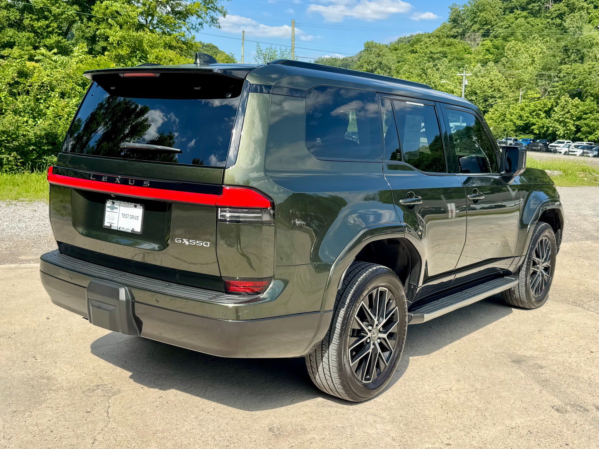 Used 2024 Lexus GX 550 w/ Accessory Package (Z1) AWD/4WD image 3