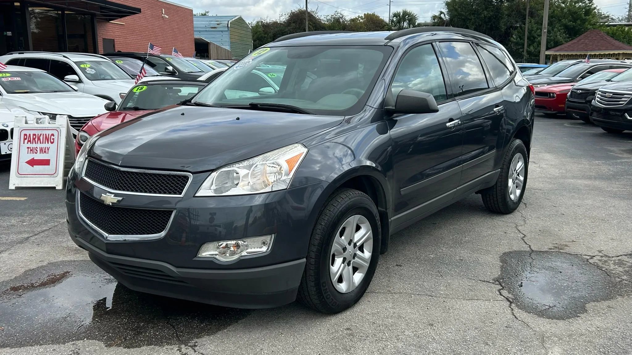 Used 2012 Chevrolet Traverse LS FWD image 2