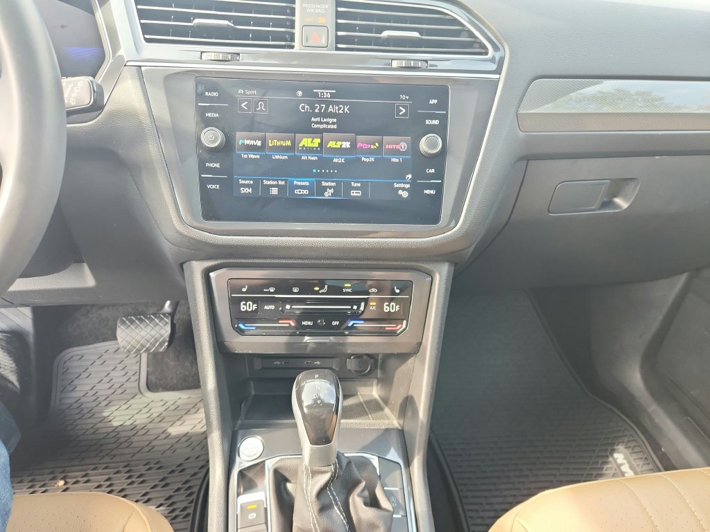 Certified 2024 Volkswagen Tiguan SE w/ Panoramic Sunroof Package AWD/4WD image 19