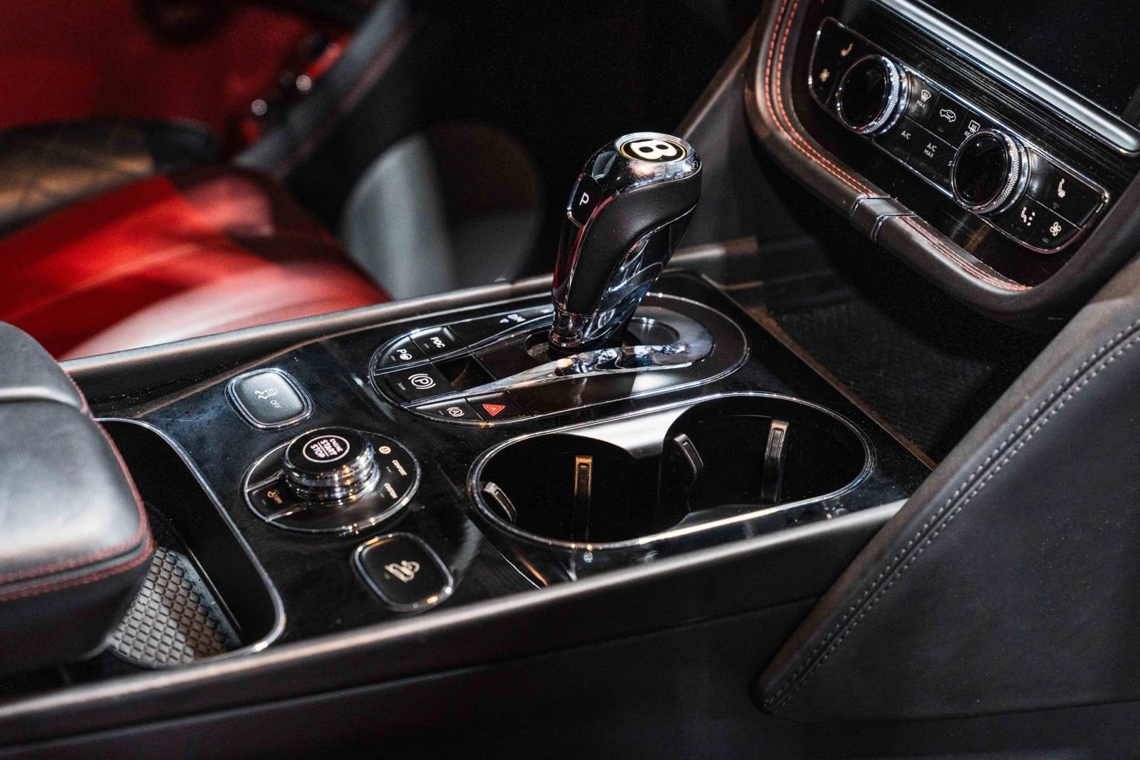 Used 2019 Bentley Bentayga AWD/4WD image 18