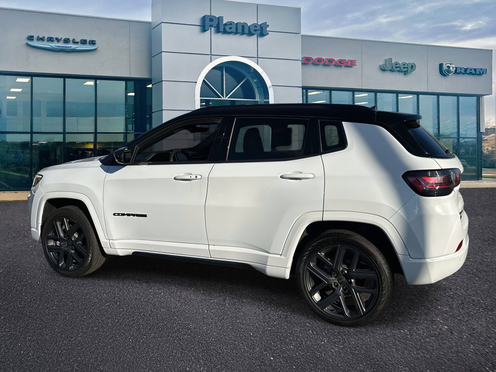 Used 2024 Jeep Compass Limited w/ High Altitude Package image 3