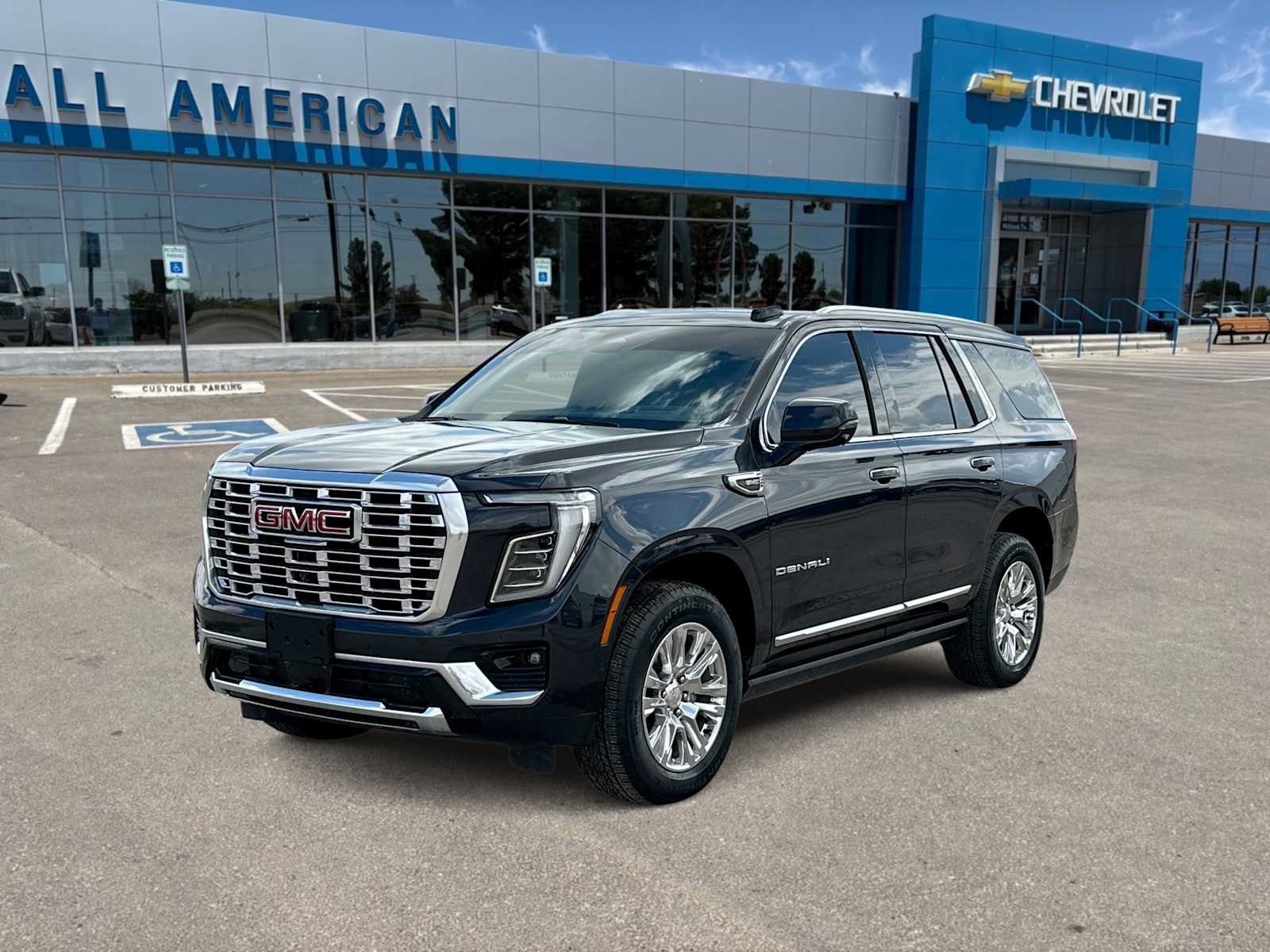 Used 2026 GMC Yukon Denali w/ Sun & Power Step Package AWD/4WD image 4