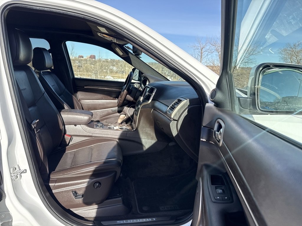 Used 2016 Jeep Grand Cherokee Summit w/ Platinum Series Group image 28