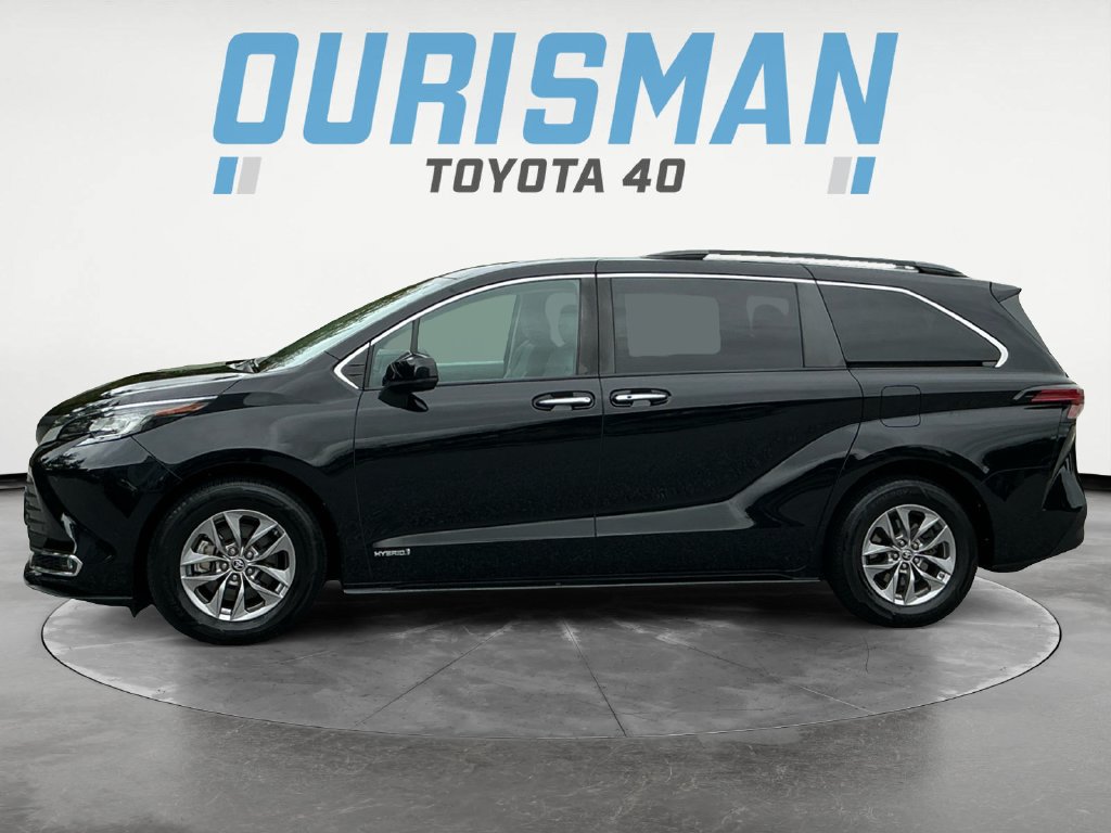 Used 2021 Toyota Sienna XLE w/ XLE Plus Package FWD image 4