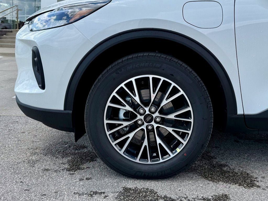 Certified 2025 Ford Escape SE FWD image 32