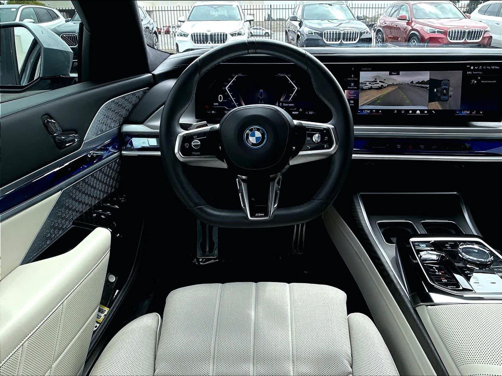 Used 2023 BMW i7 xDrive60 AWD/4WD image 11