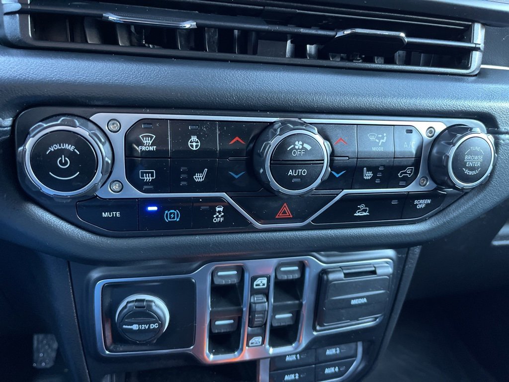 Used 2024 Jeep Wrangler Unlimited Sahara w/ Technology Group image 12